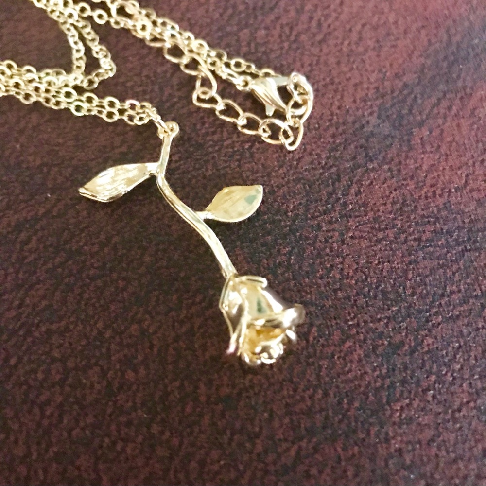 NWT Gold Rose Necklace